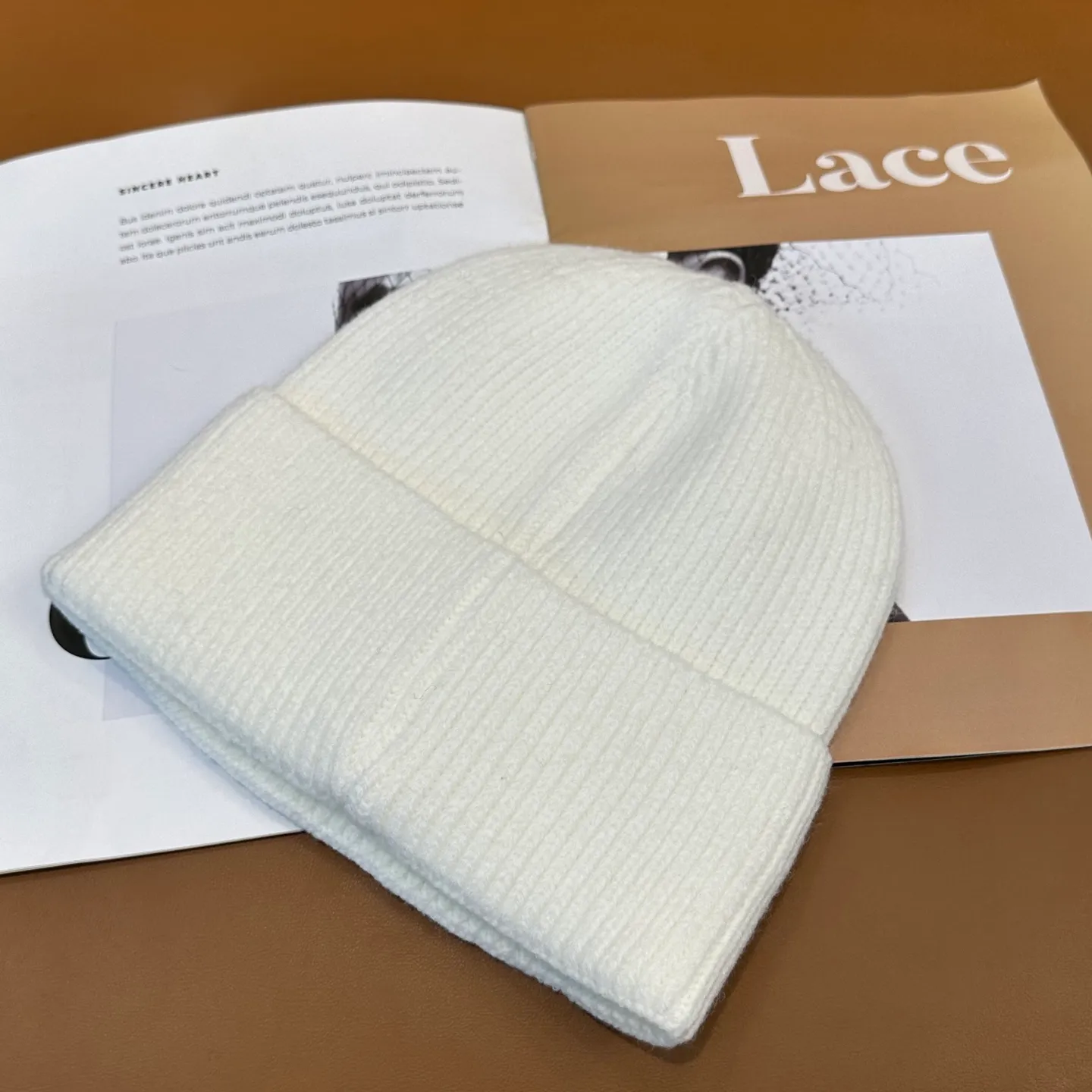 P56 Balenciaga new letter knitted hat! Xiaohongshu’s hottest selling item! Dress well! The same style for men and women, fashionable and popular🌸First-class quality, the best brand to keep warm in autumn and winter, order now, limited edition