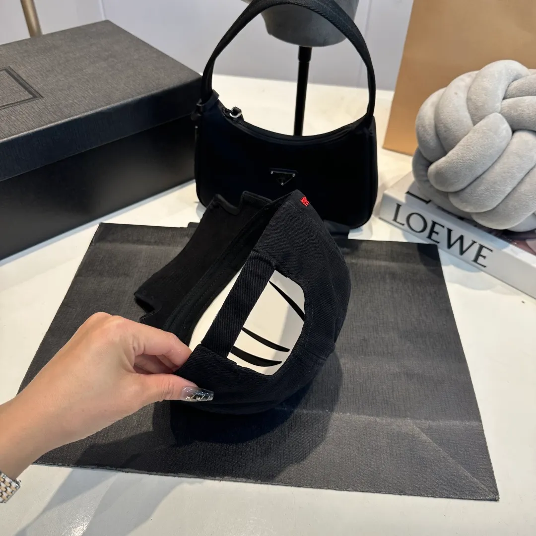 p70 Balencia*a Balenciaga’s new baseball cap 🧢Simple, fashionable and super beautiful hat!