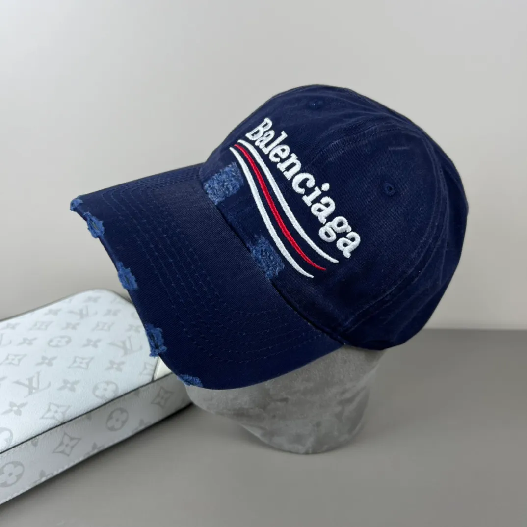 P56 Balenclaga official website new product Balenciaga new baseball cap ready for delivery in seconds🧢Simple, fashionable, super invincible and beautiful hat! Couple style! The advantages of the original product compared to other hats,