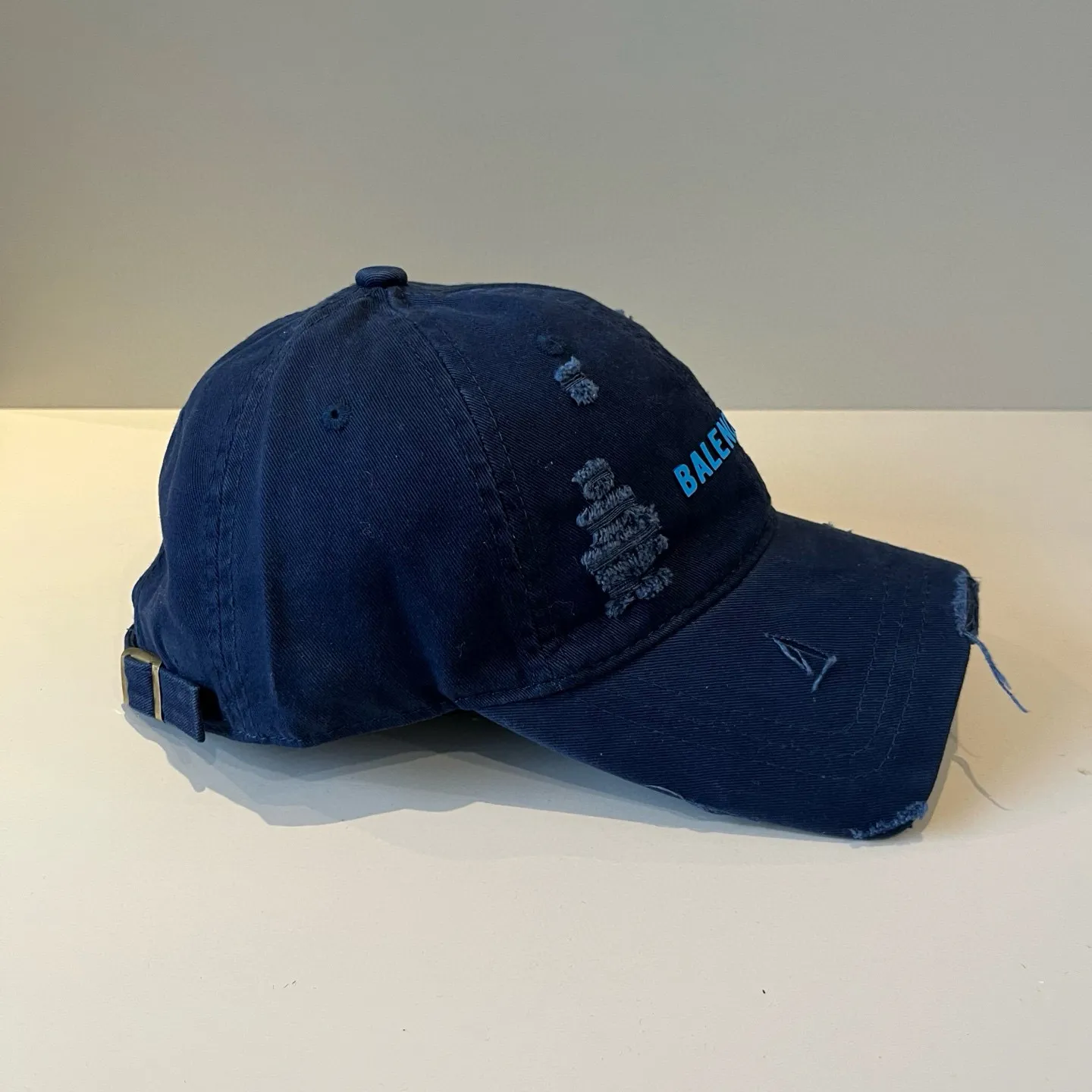 P56 BALENCIAGA new logo baseball cap, cool colors, different styles for men and women, the first batch will be shipped first! A must-buy for Paris fans!