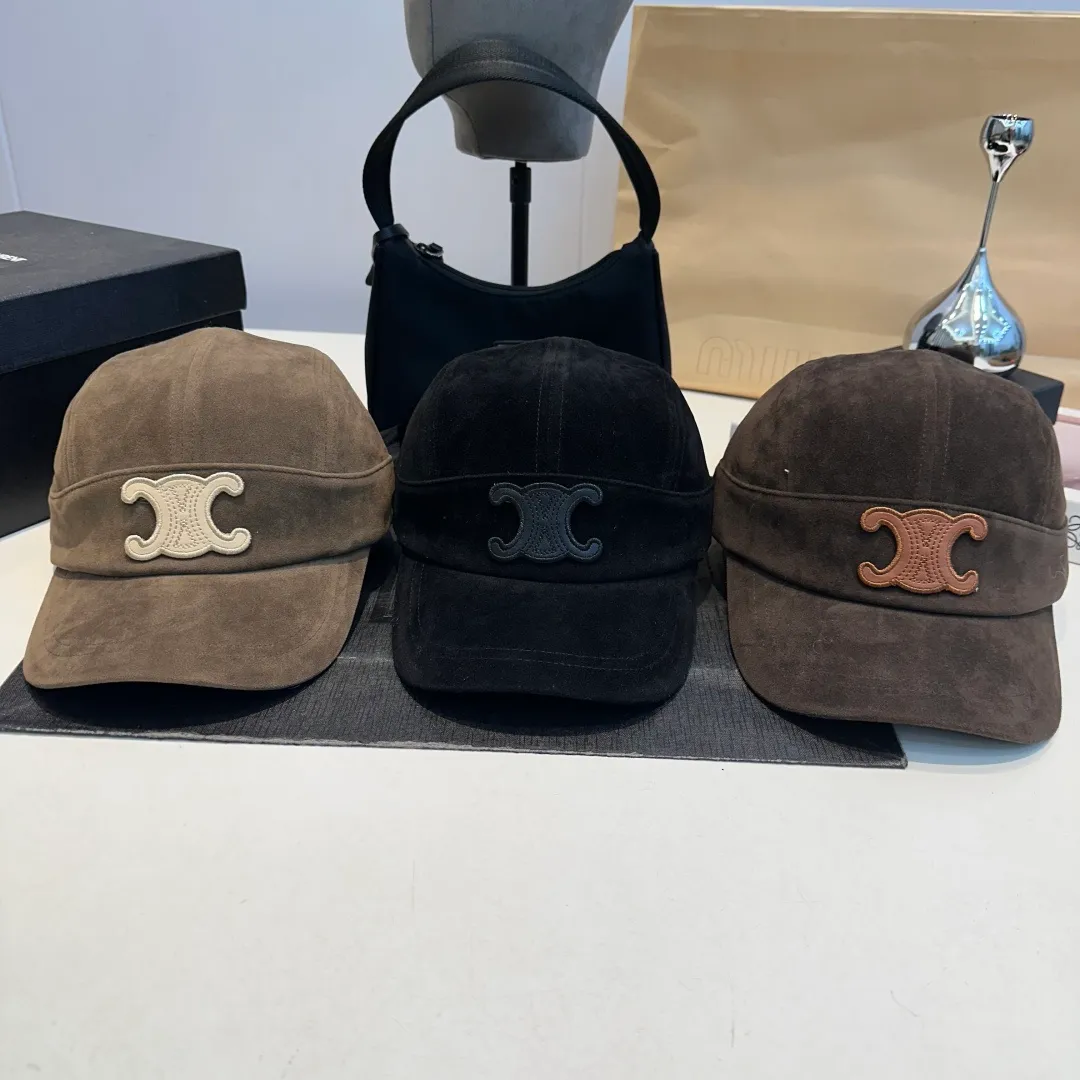 P60 CELINE's new Arc de Triomphe logo baseball cap. High quality, great color, perfect details. Latest Arc de Triomphe logo, out of stock. Must buy.