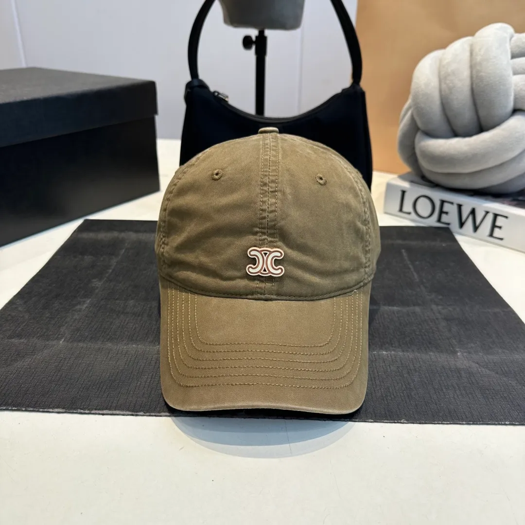 P60 CELINE's new classic casual and trendy baseball cap🧢Japanese and Korean style, looks great with any combination! A must-have when traveling
