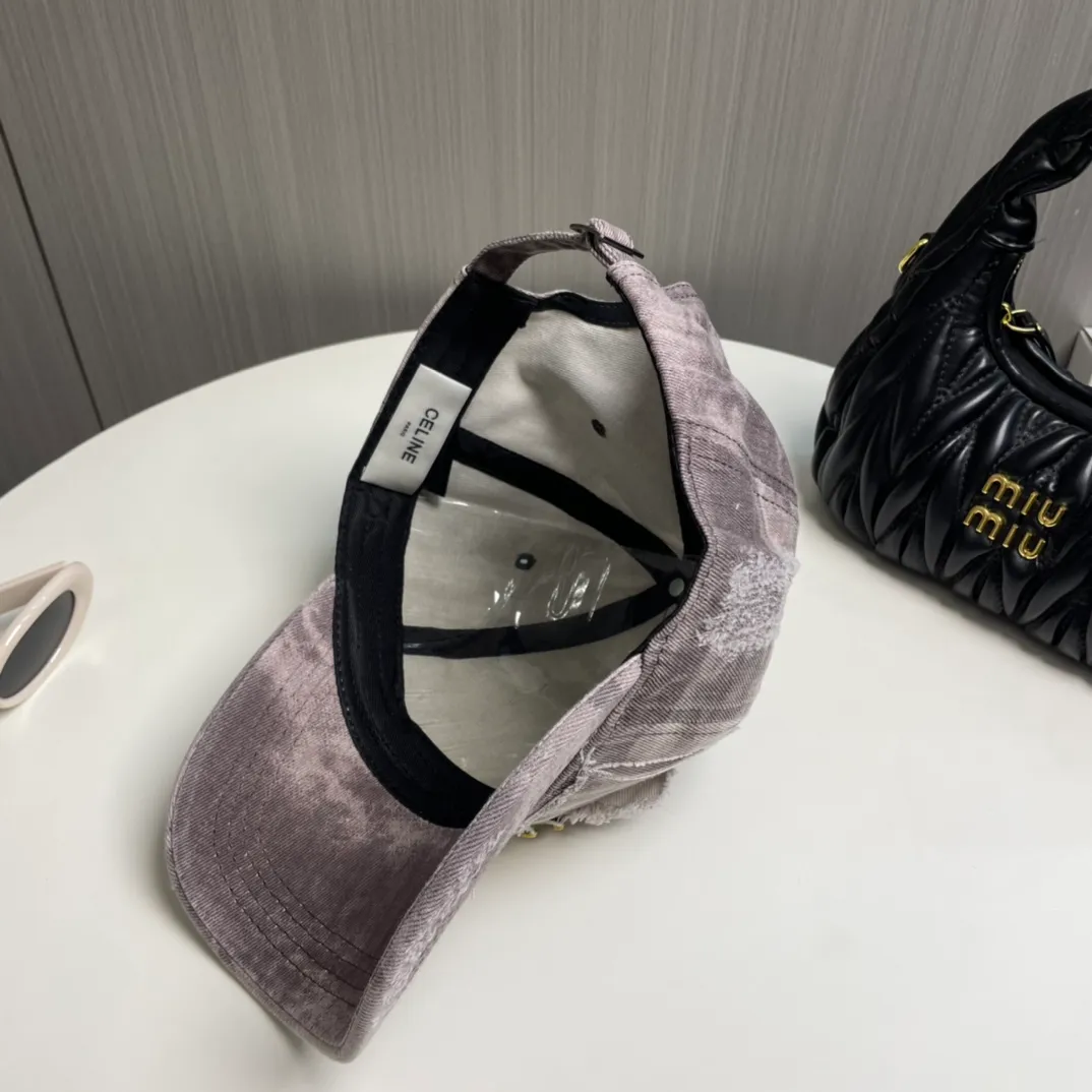 P76💛CELINE 25 Spring Washed Baseball Cap🧢 🔥New Baseball Cap🧢, a must-have when going out on the street, very easy to match, high quality, complete internal standards, get it now!
