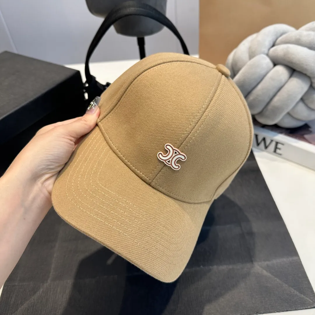 P60 CELINE new autumn and winter classic casual and trendy baseball cap🧢Japanese and Korean style, looks great with any combination! A must-have when traveling