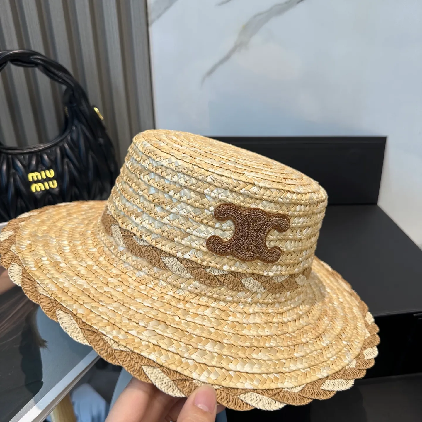 P70 CELINE new straw hat, advanced customization, lady style, attention to detail, sun protection and UV protection in summer, a must-have for travel, versatile and good-looking