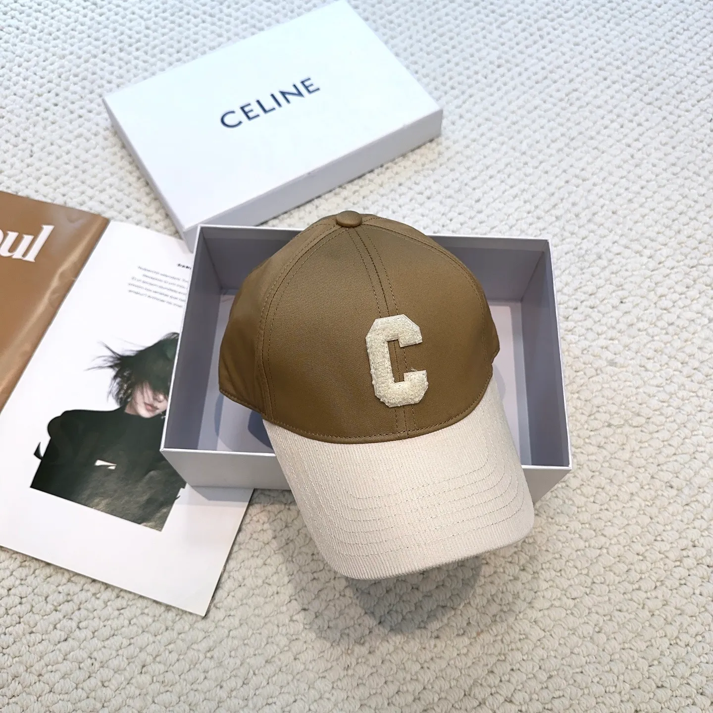 P70 popular CELINE official website purchase version. Original 1:1 customized! The latest baseball cap with the same style as the simple letter star, fashionable and high-end workmanship! Every hat is made with care! Extraordinary quality, suitable for both men and women.    Céline's hat has a simple design, high-end color matching, delicate texture, and clean style. It is an iconic item. The letter C is the official icon of CELINE. It is deeply rooted in the brand's historical heritage, and at the same time it exudes modern elegance and a new trend of retro modernity. Simple baseball cap decorated with C logo. Self-attitude, no need to elaborate.