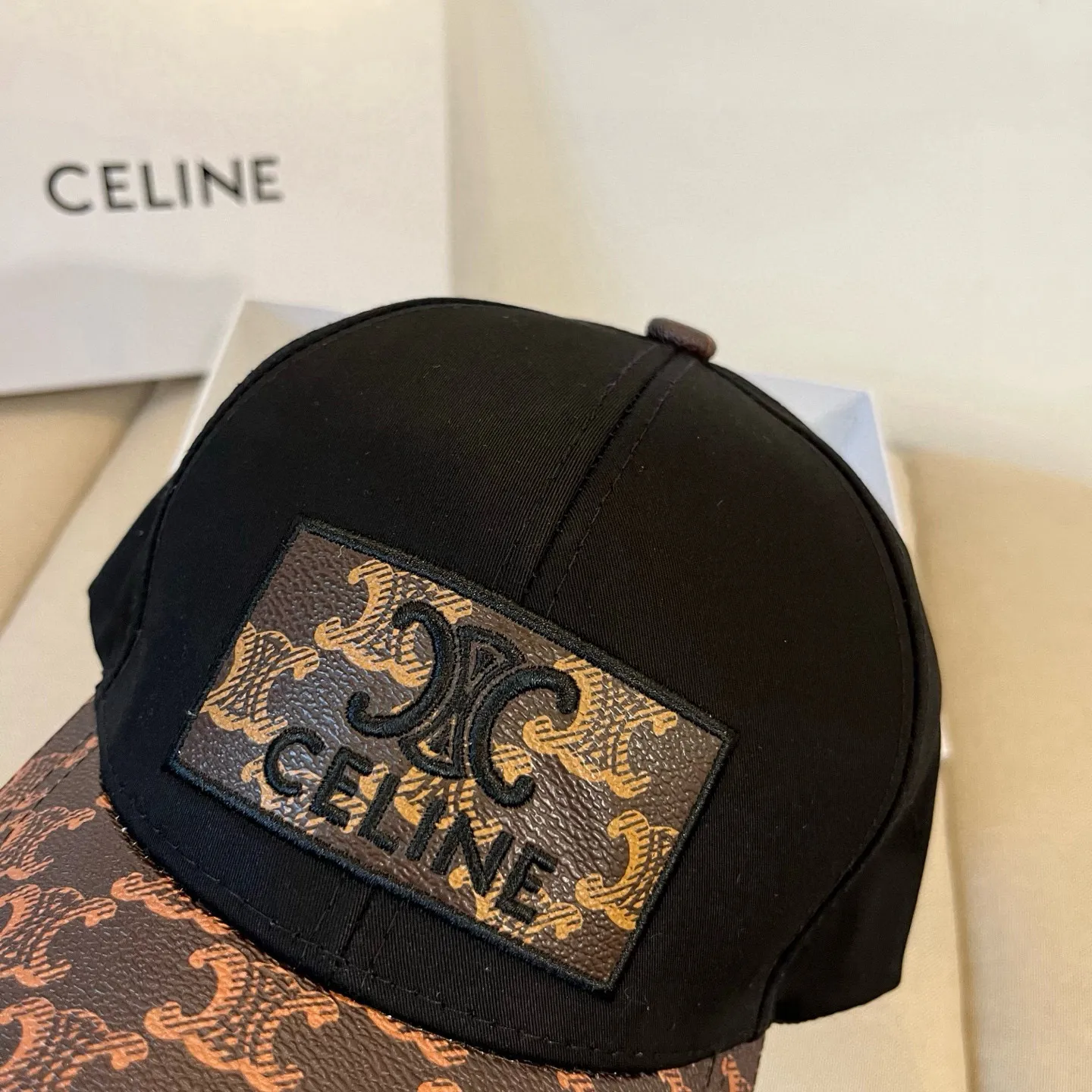P60 [CELINE Celine] New classic casual and trendy baseball cap🧢Japanese and Korean style, looks great with any combination! A must-have when traveling