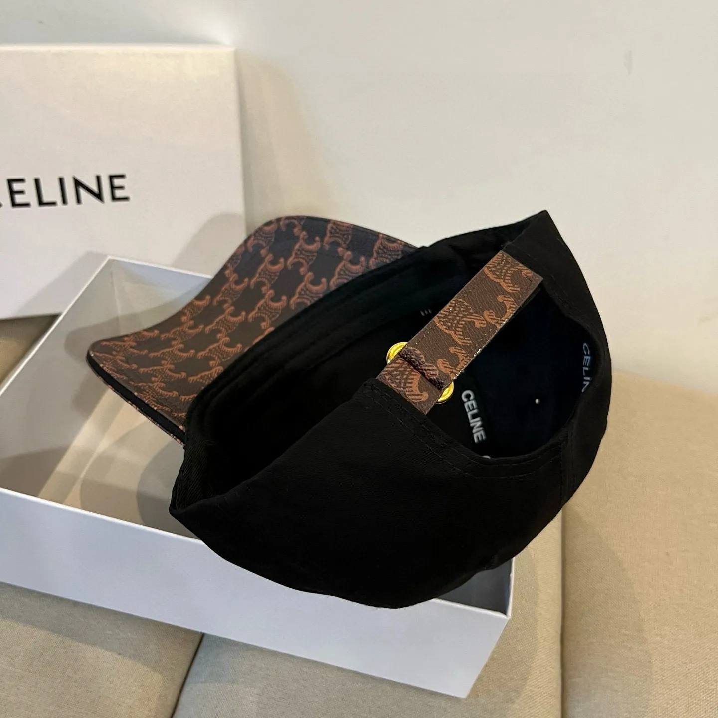 P60 [CELINE Celine] New classic casual and trendy baseball cap🧢Japanese and Korean style, looks great with any combination! A must-have when traveling