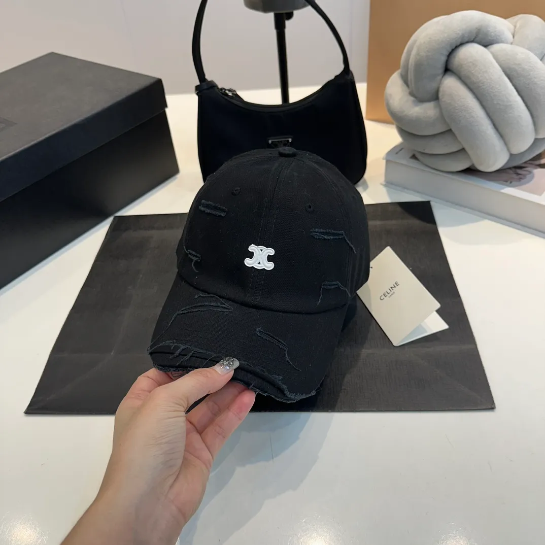 P60 CELINE 2024 spring and summer denim baseball cap 🧢, a must-have and easy to match when going out, get it now!