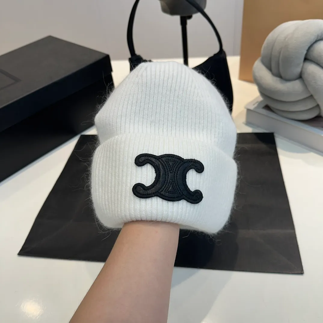 P60 CELINE 2024 autumn and winter new rabbit fur beanie, Korean style design ~ a must-have for autumn and winter wear