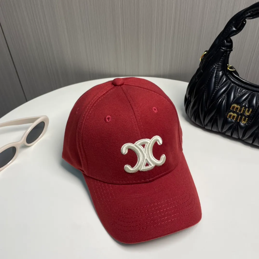 P66 💛 Comes with dust bag [CELINE Celine] new simple baseball cap, new shipment, big brand style is super easy to match, hurry up and get it!