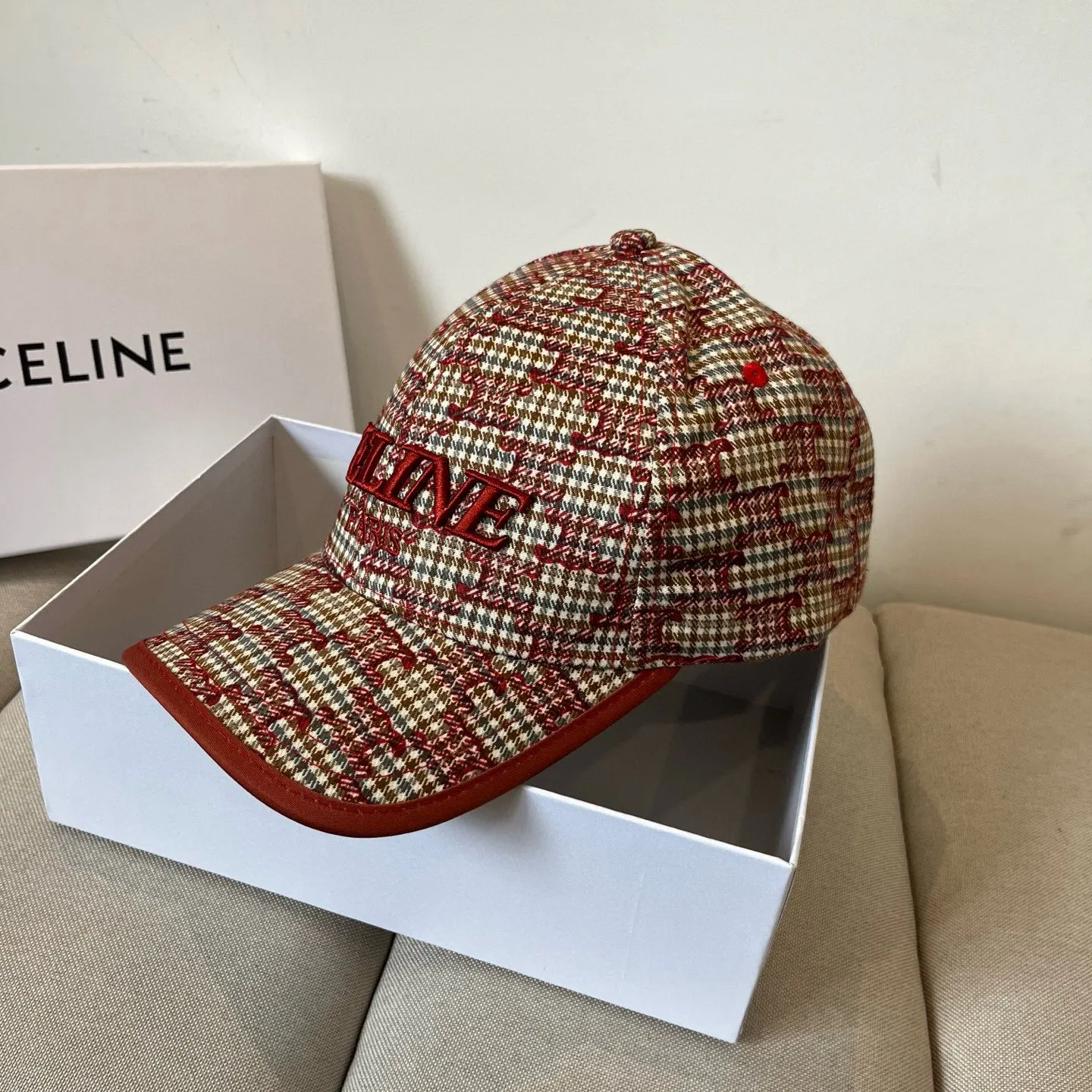 P60 [CELINE Celine] New classic casual and trendy baseball cap🧢Japanese and Korean style, looks great with any combination! A must-have when traveling
