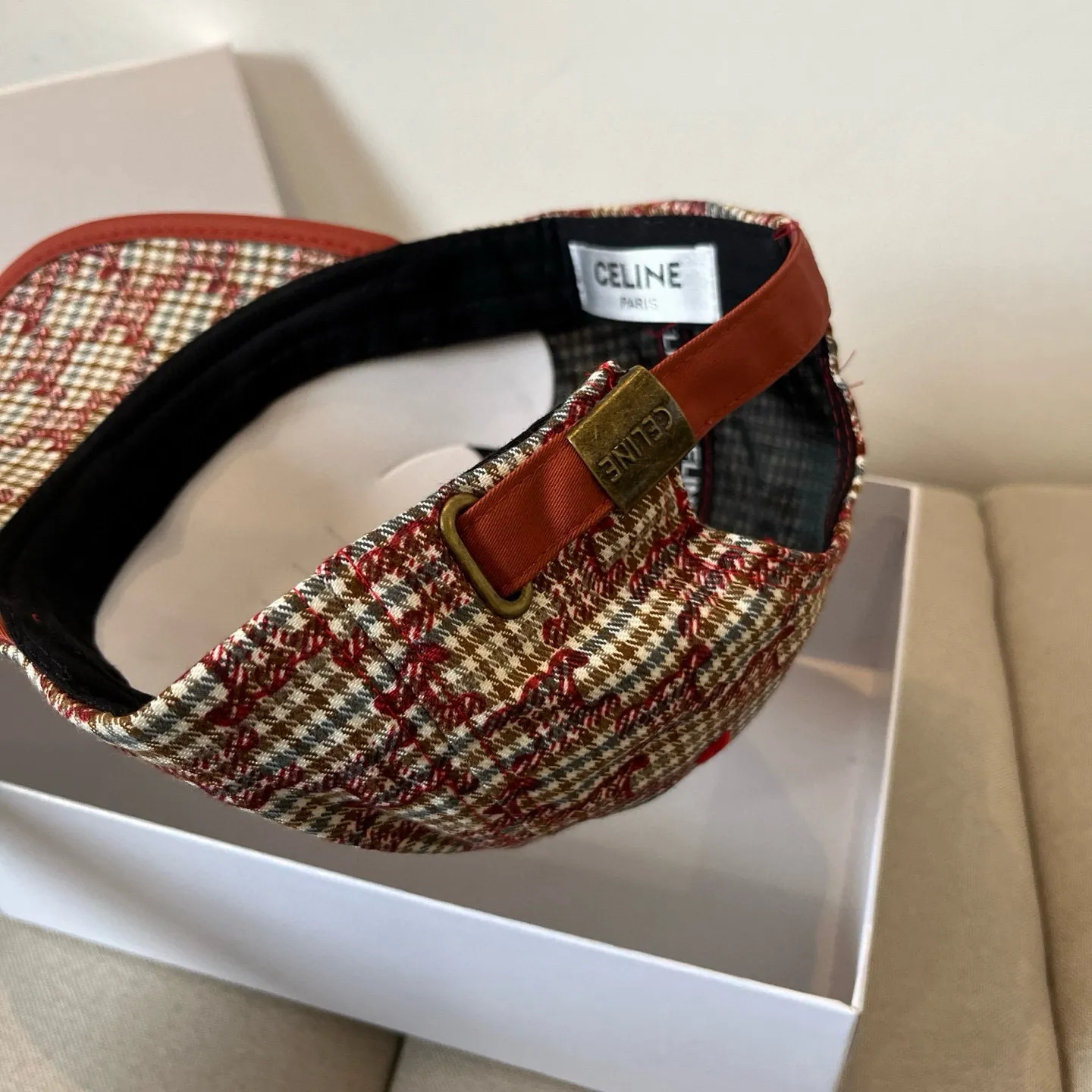 P60 [CELINE Celine] New classic casual and trendy baseball cap🧢Japanese and Korean style, looks great with any combination! A must-have when traveling