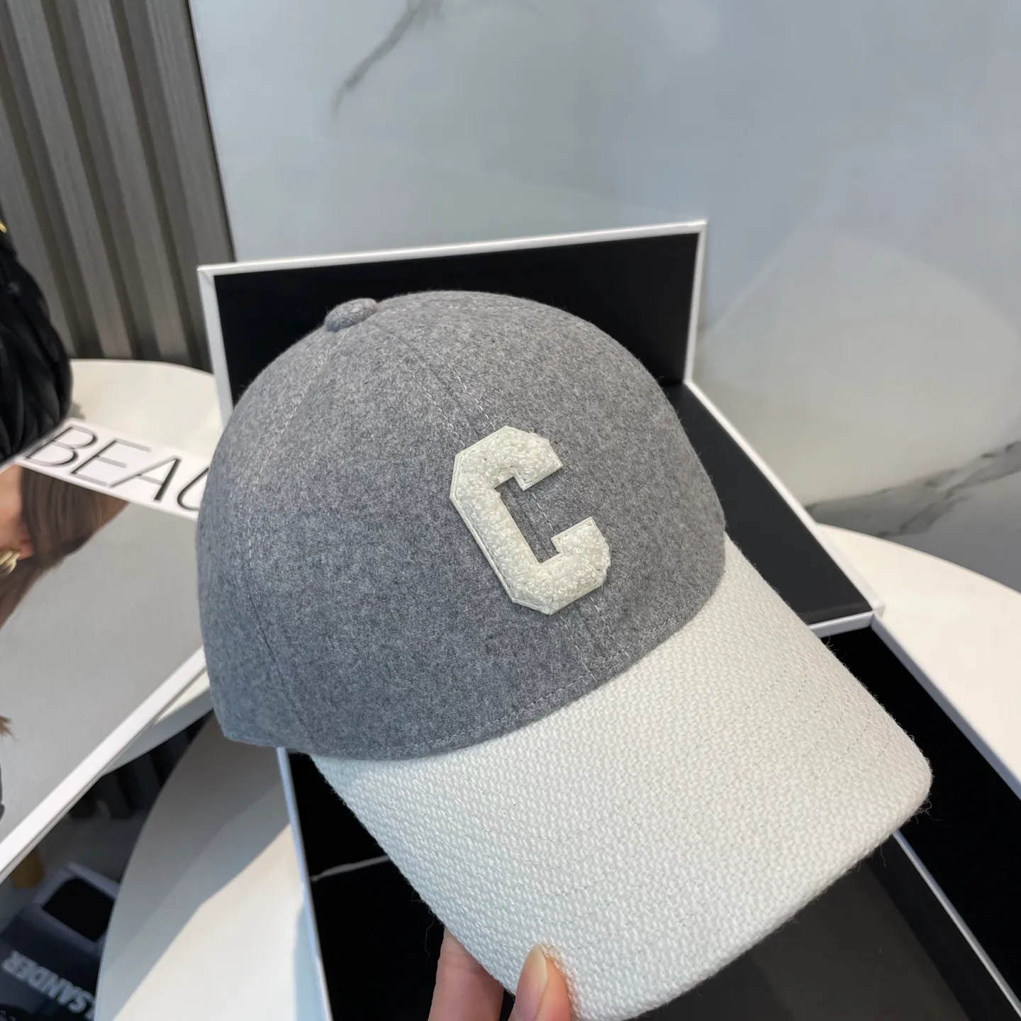 P96 CELINE · Celine's new autumn and winter C letter embroidered wool baseball cap 🧢 Top version 👍 Purchased ZP printing, the hat shape is completely customized according to Z:1. Custom woven wool fabric, super textured! The letter C distinguishes the market version, the size and the texture of the looped hair are all restored. The hardware adjustment buckle is custom-molded and has a logo. Customized logo webbing inside the hat, all details restored💯 ⚠️Size: One size fits all and adjustable!