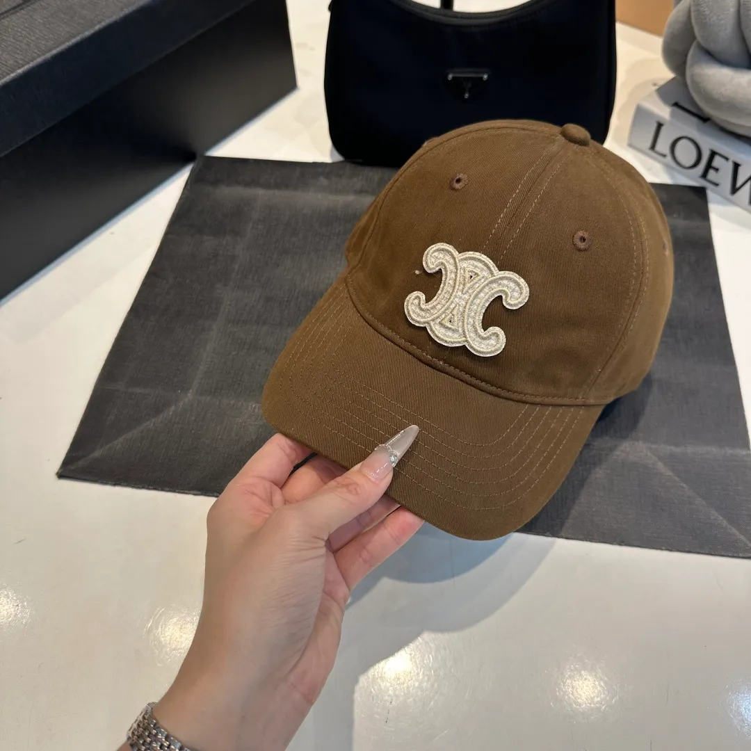 P60 CELINE Celine's new classic casual and trendy style, simple baseball cap🧢Japanese and Korean style, looks great with any combination! A must-have when traveling