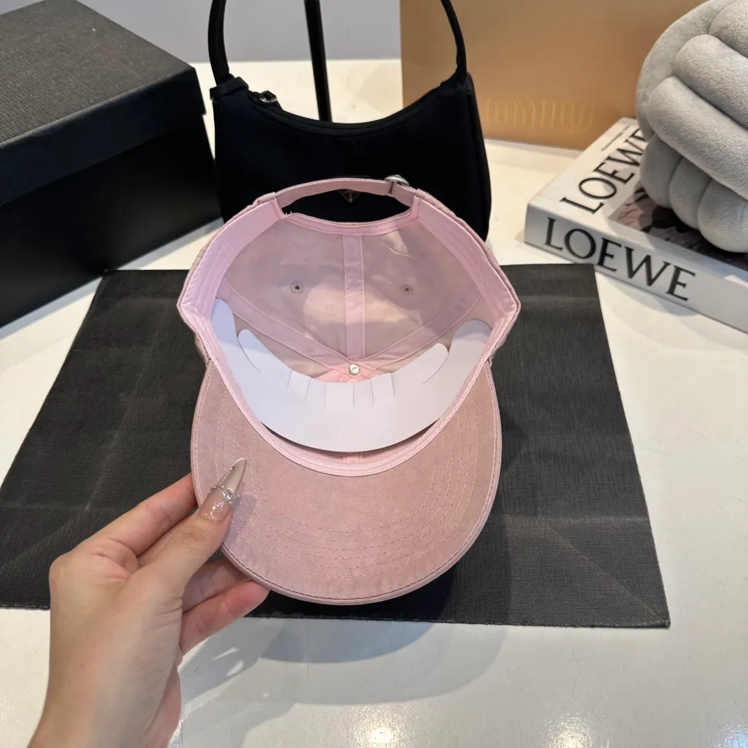 P56 CELINE Celine's new classic casual and trendy baseball cap🧢Japanese and Korean style, looks great with any combination! A must-have when traveling