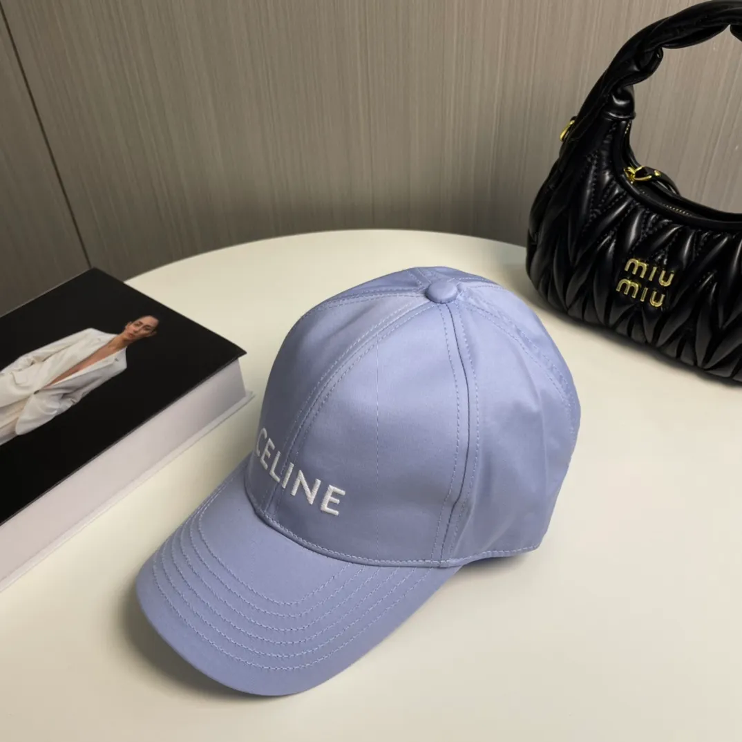 P76 popular CELINE (Celine) official website purchase version. Original 1:1 customized! The latest baseball cap with the same style as the simple letter star, fashionable and high-end workmanship! Every hat is made with care! Extraordinary quality, suitable for both men and women.    Céline's hat has a simple design, high-end color matching, delicate texture, and clean style. It is an iconic item. The letter C is the official icon of CELINE. It is deeply rooted in the brand's historical heritage, and at the same time it exudes modern elegance and a new trend of retro modernity. Simple baseball cap decorated with C logo. Self-attitude, no need to elaborate.
