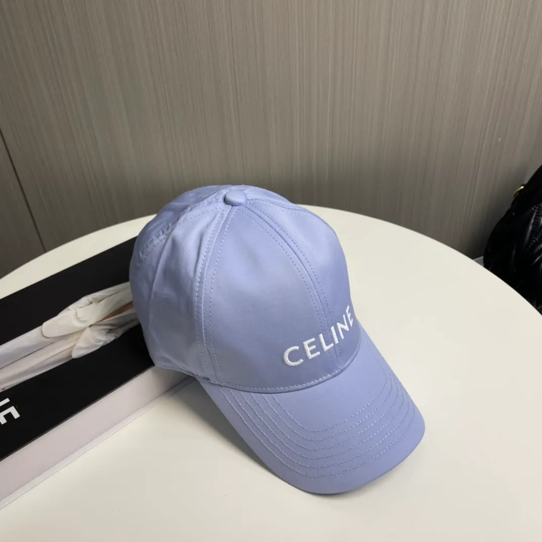 P76 popular CELINE (Celine) official website purchase version. Original 1:1 customized! The latest baseball cap with the same style as the simple letter star, fashionable and high-end workmanship! Every hat is made with care! Extraordinary quality, suitable for both men and women.    Céline's hat has a simple design, high-end color matching, delicate texture, and clean style. It is an iconic item. The letter C is the official icon of CELINE. It is deeply rooted in the brand's historical heritage, and at the same time it exudes modern elegance and a new trend of retro modernity. Simple baseball cap decorated with C logo. Self-attitude, no need to elaborate.