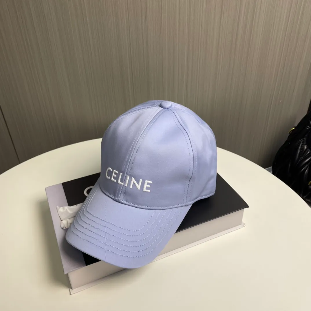 P76 popular CELINE (Celine) official website purchase version. Original 1:1 customized! The latest baseball cap with the same style as the simple letter star, fashionable and high-end workmanship! Every hat is made with care! Extraordinary quality, suitable for both men and women.    Céline's hat has a simple design, high-end color matching, delicate texture, and clean style. It is an iconic item. The letter C is the official icon of CELINE. It is deeply rooted in the brand's historical heritage, and at the same time it exudes modern elegance and a new trend of retro modernity. Simple baseball cap decorated with C logo. Self-attitude, no need to elaborate.