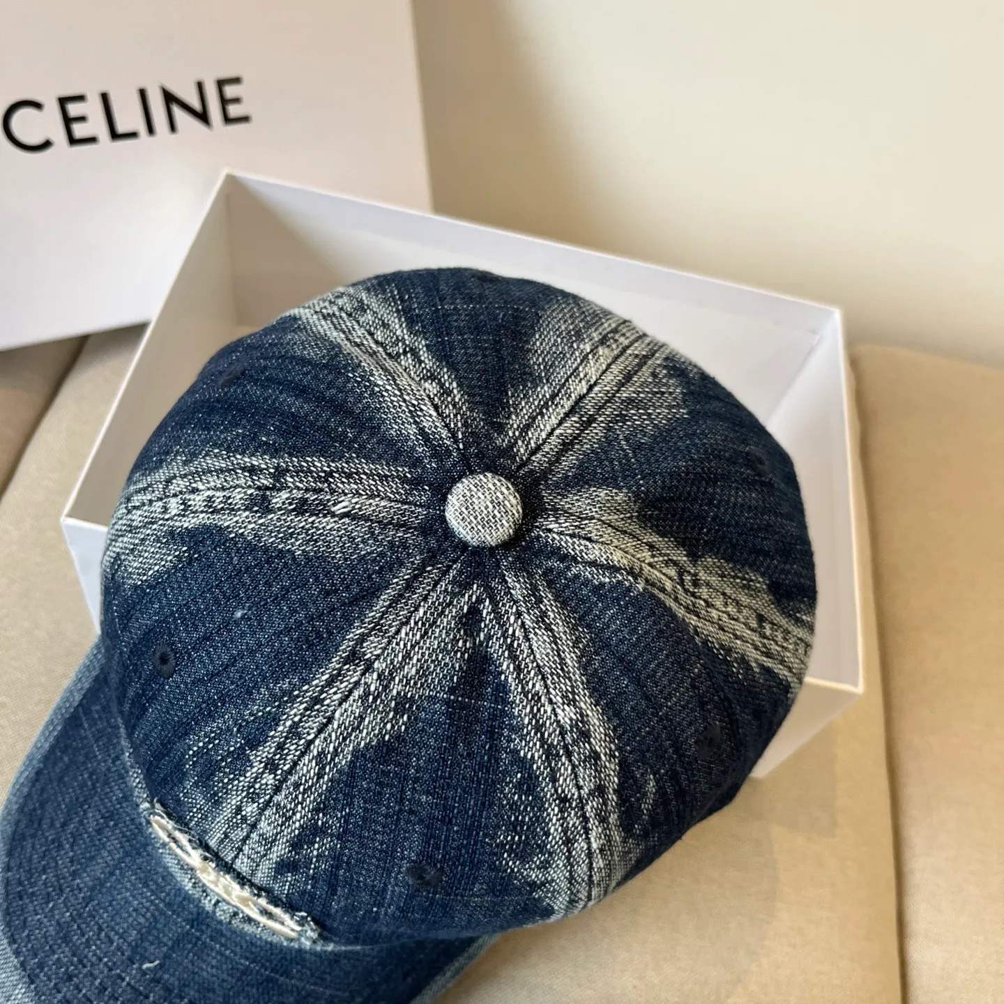 P60 [CELINE Celine] New classic casual and trendy baseball cap🧢Japanese and Korean style, looks great with any combination! A must-have when traveling