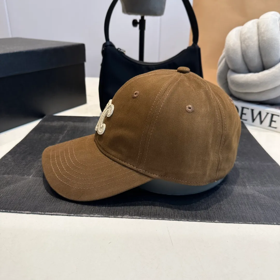 P60 CELINE Celine's new classic casual and trendy style, simple baseball cap🧢Japanese and Korean style, looks great with any combination! A must-have when traveling