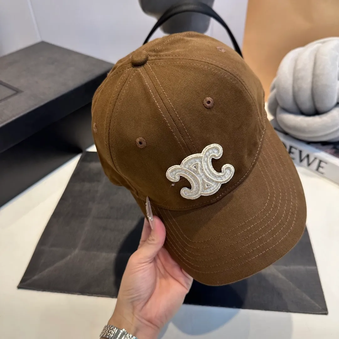 P60 CELINE Celine's new classic casual and trendy style, simple baseball cap🧢Japanese and Korean style, looks great with any combination! A must-have when traveling