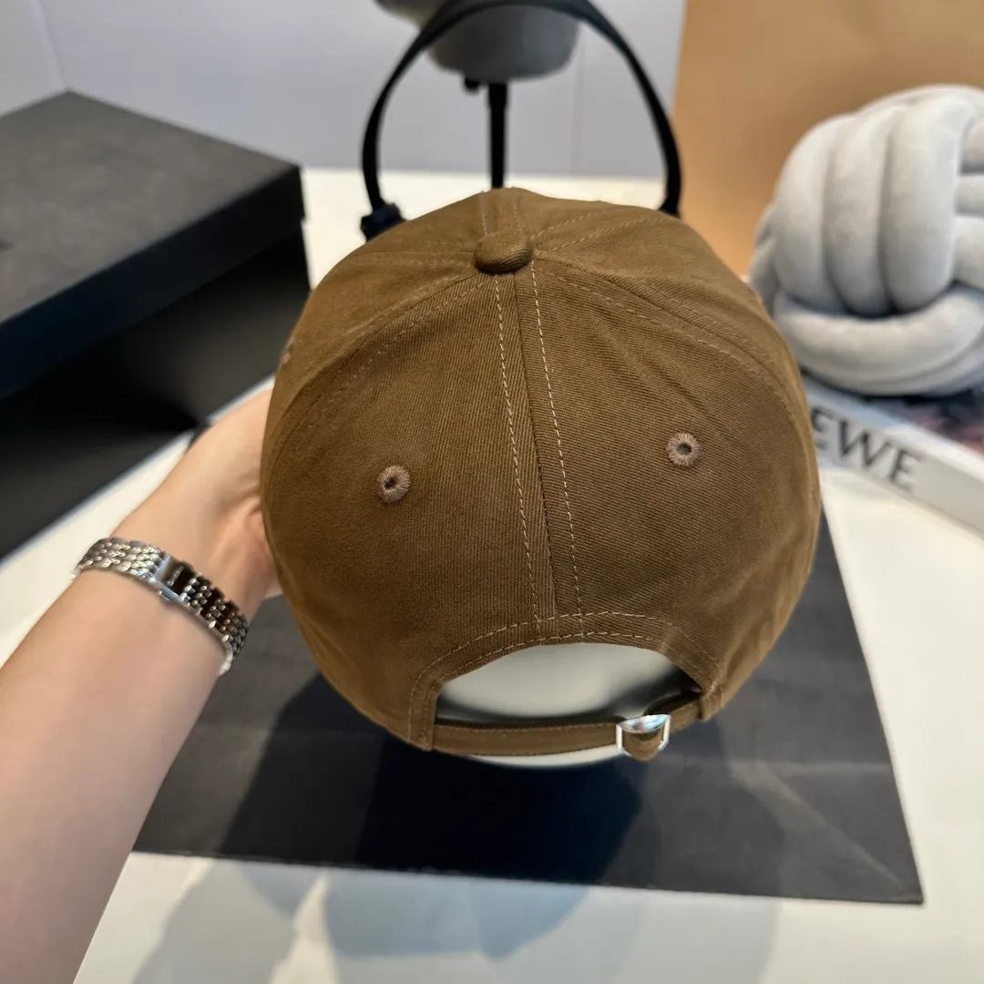 P60 CELINE Celine's new classic casual and trendy style, simple baseball cap🧢Japanese and Korean style, looks great with any combination! A must-have when traveling