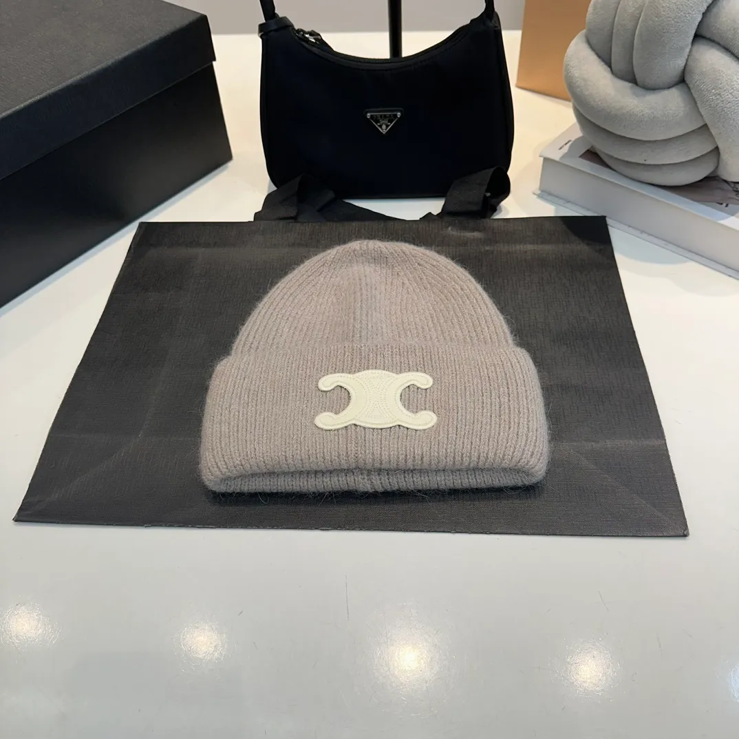 P60 CELINE 2024 autumn and winter new rabbit fur beanie, Korean style design ~ a must-have for autumn and winter wear