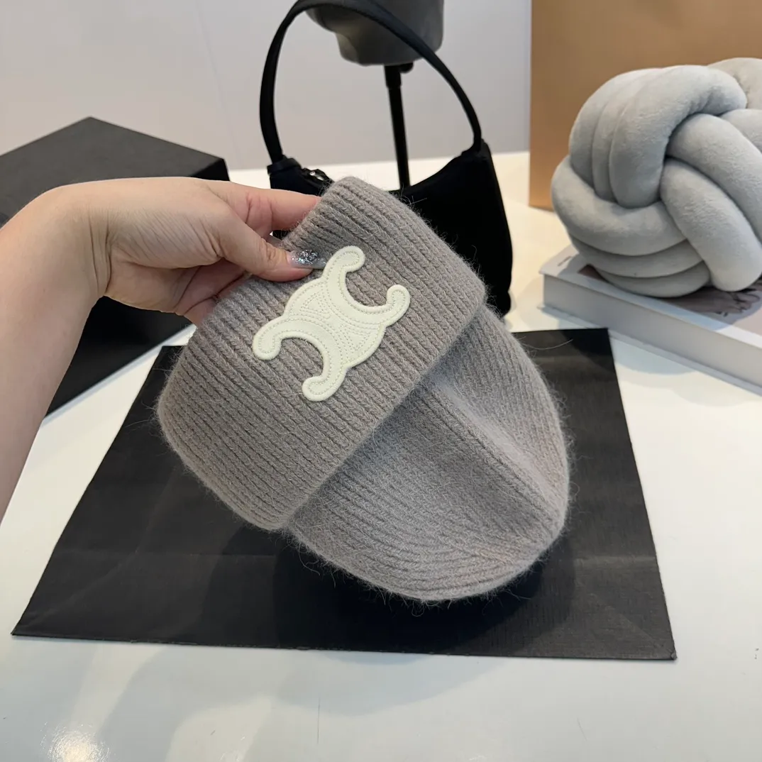 P60 CELINE 2024 autumn and winter new rabbit fur beanie, Korean style design ~ a must-have for autumn and winter wear