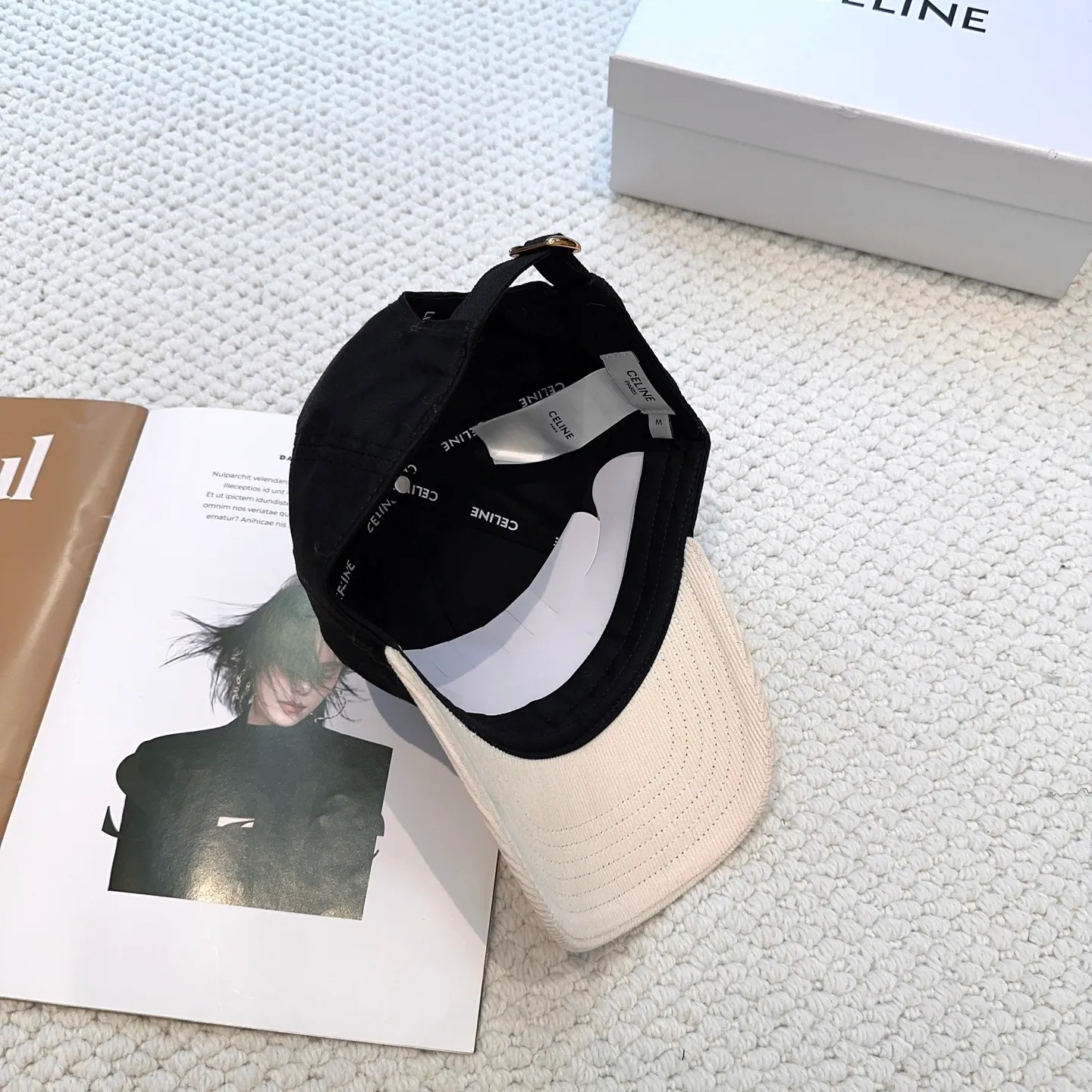 P70 popular CELINE official website purchase version. Original 1:1 customized! The latest baseball cap with the same style as the simple letter star, fashionable and high-end workmanship! Every hat is made with care! Extraordinary quality, suitable for both men and women.    Céline's hat has a simple design, high-end color matching, delicate texture, and clean style. It is an iconic item. The letter C is the official icon of CELINE. It is deeply rooted in the brand's historical heritage, and at the same time it exudes modern elegance and a new trend of retro modernity. Simple baseball cap decorated with C logo. Self-attitude, no need to elaborate.