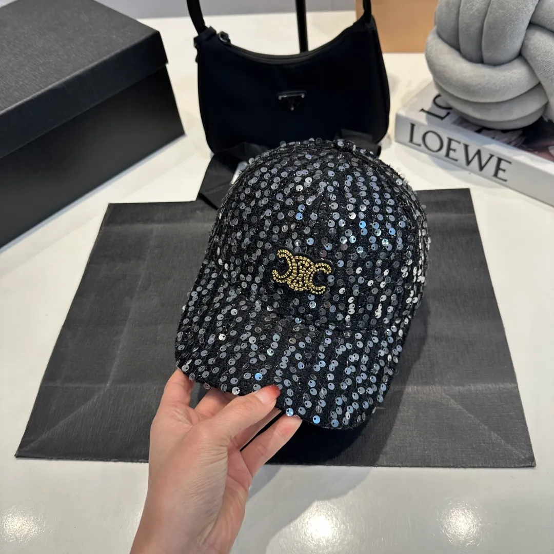 P56 CELINE's new classic casual and trendy baseball cap🧢Japanese and Korean style, looks great with any combination! A must-have when traveling