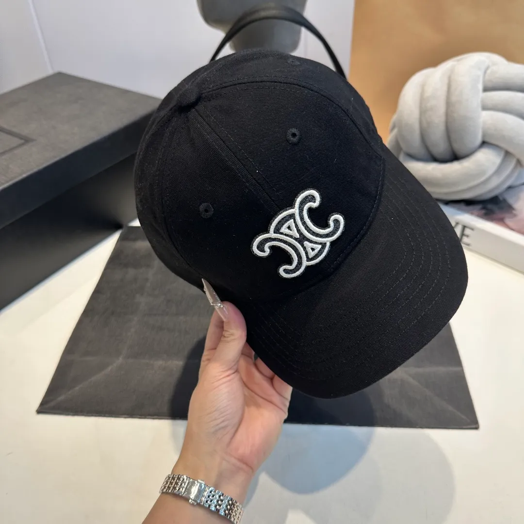 P60 CELINE Celine's new classic casual and trendy style, simple baseball cap🧢Japanese and Korean style, looks great with any combination! A must-have when traveling