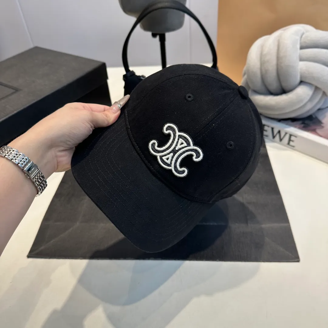 P60 CELINE Celine's new classic casual and trendy style, simple baseball cap🧢Japanese and Korean style, looks great with any combination! A must-have when traveling