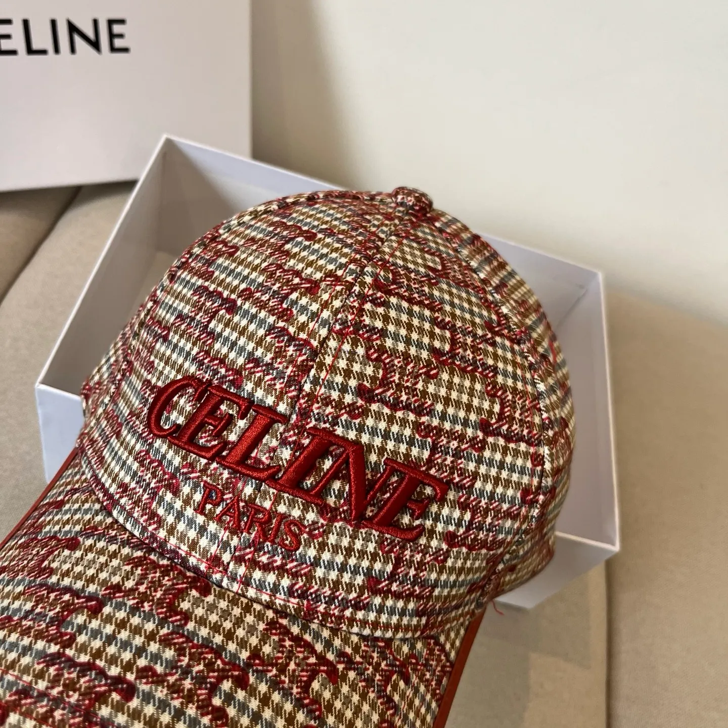 P56 [CELINE Celine] New classic casual and trendy baseball cap🧢Japanese and Korean style, looks great with any combination! A must-have when traveling