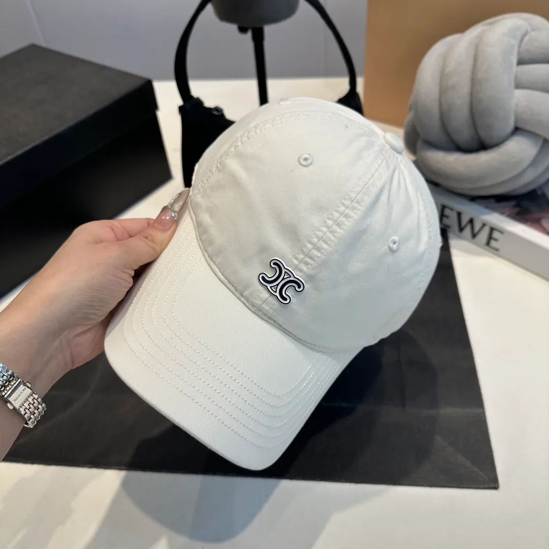 P60 CELINE's new classic casual and trendy baseball cap🧢Japanese and Korean style, looks great with any combination! A must-have when traveling