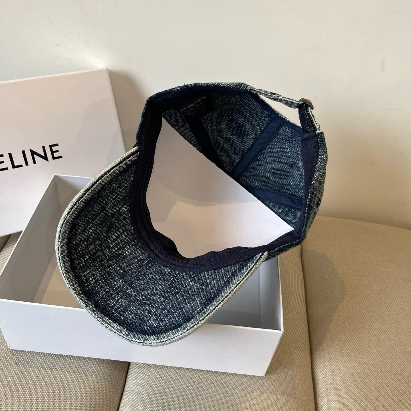 P70 [CELINE Celine] New classic casual and trendy baseball cap🧢Japanese and Korean style, looks great with any combination! A must-have when traveling
