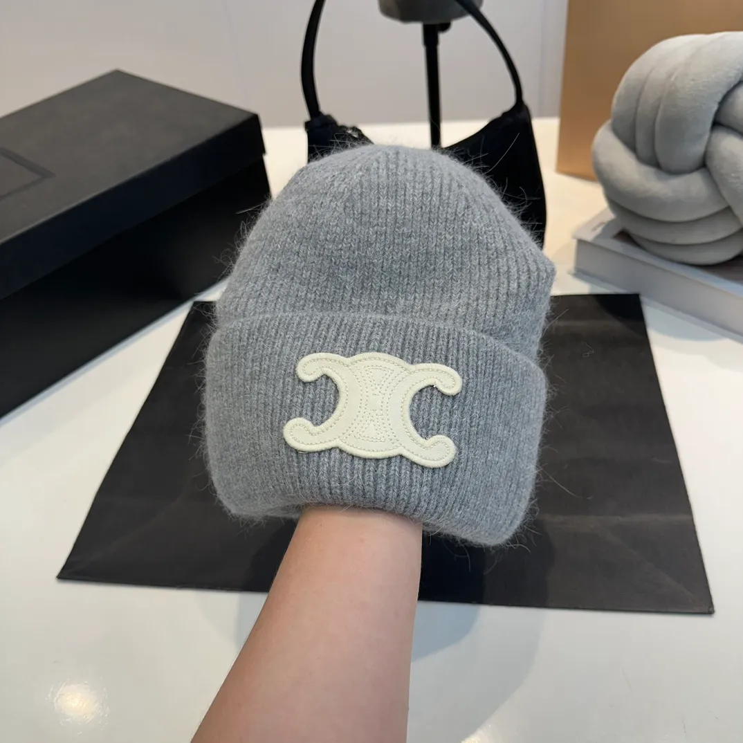P60 CELINE 2024 autumn and winter new rabbit fur beanie, Korean style design ~ a must-have for autumn and winter wear