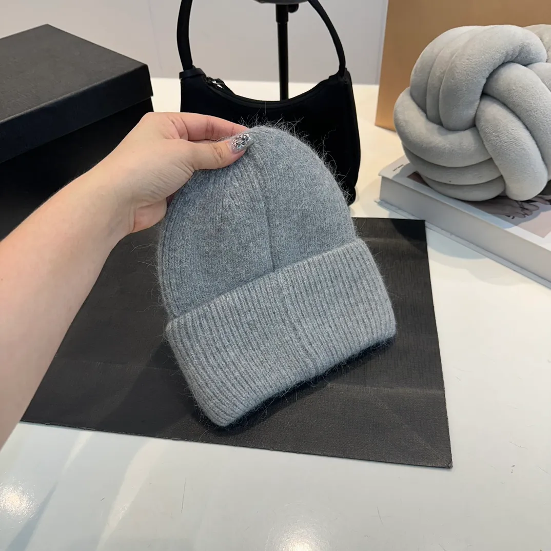 P60 CELINE 2024 autumn and winter new rabbit fur beanie, Korean style design ~ a must-have for autumn and winter wear