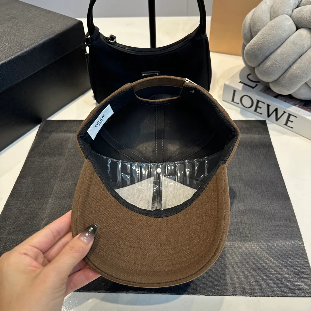 P60 CELINE new autumn and winter classic casual and trendy baseball cap🧢Japanese and Korean style, looks great with any combination! A must-have when traveling