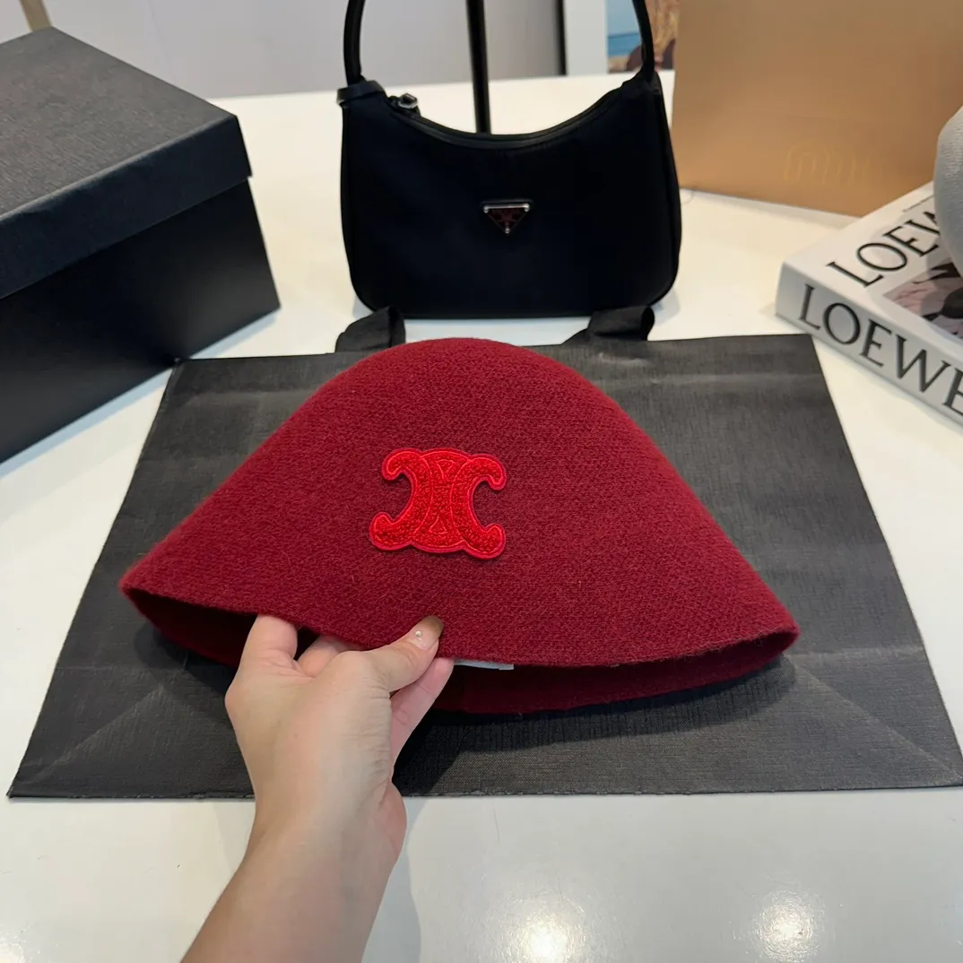 P60 Celine wool bucket hat, knitted clutch hat, head circumference 57cm