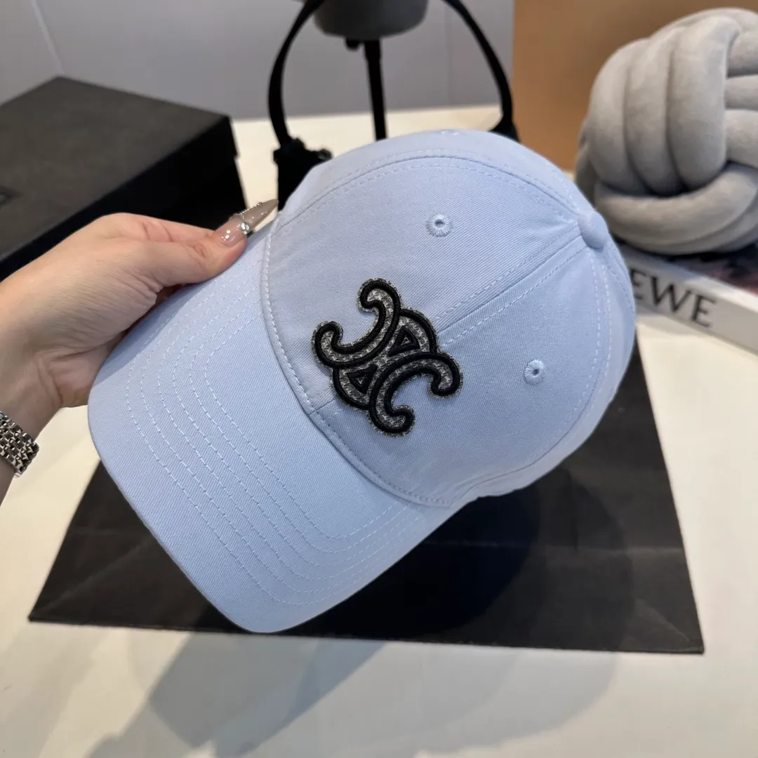 P60 CELINE Celine's new classic casual and trendy style, simple baseball cap🧢Japanese and Korean style, looks great with any combination! A must-have when traveling