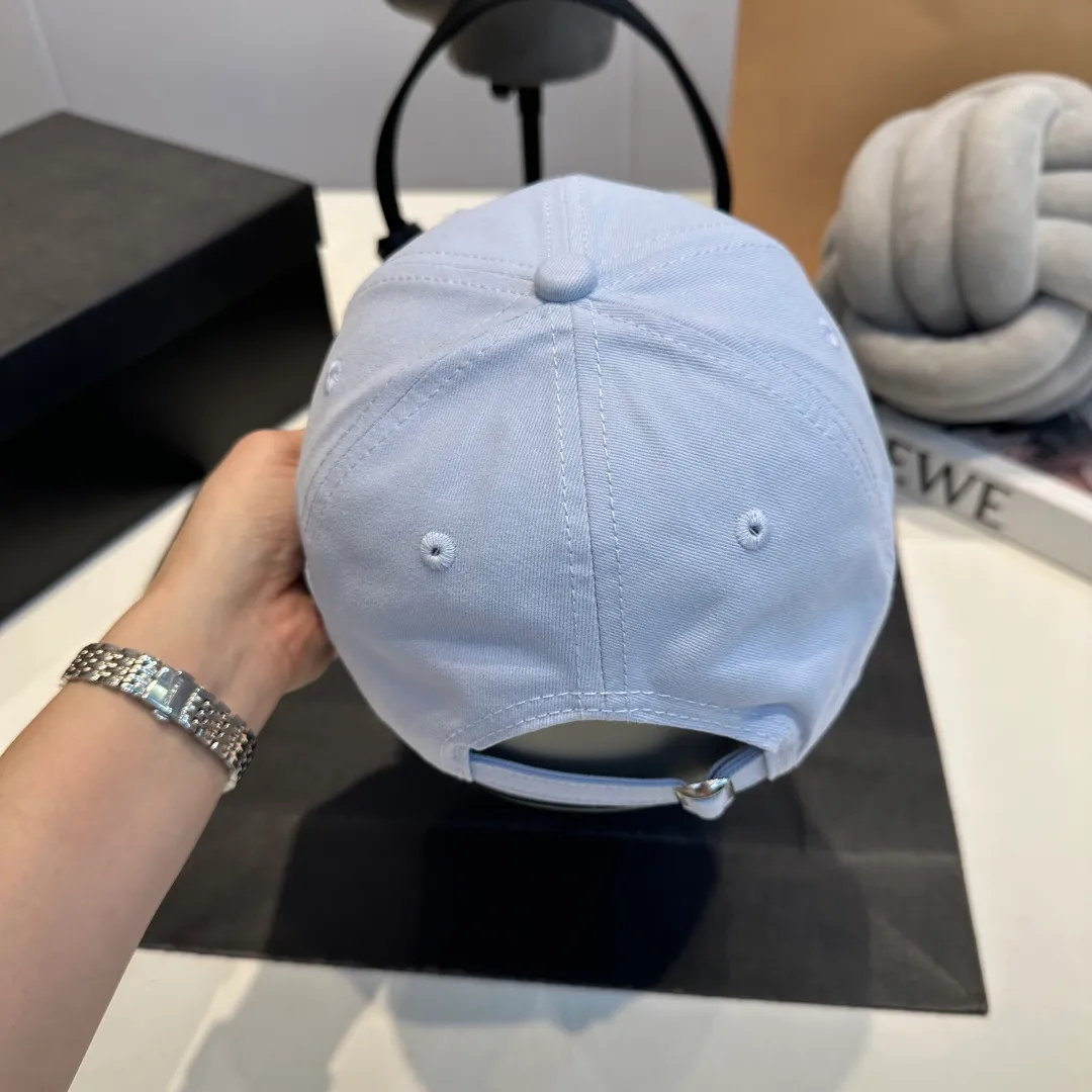 P60 CELINE Celine's new classic casual and trendy style, simple baseball cap🧢Japanese and Korean style, looks great with any combination! A must-have when traveling
