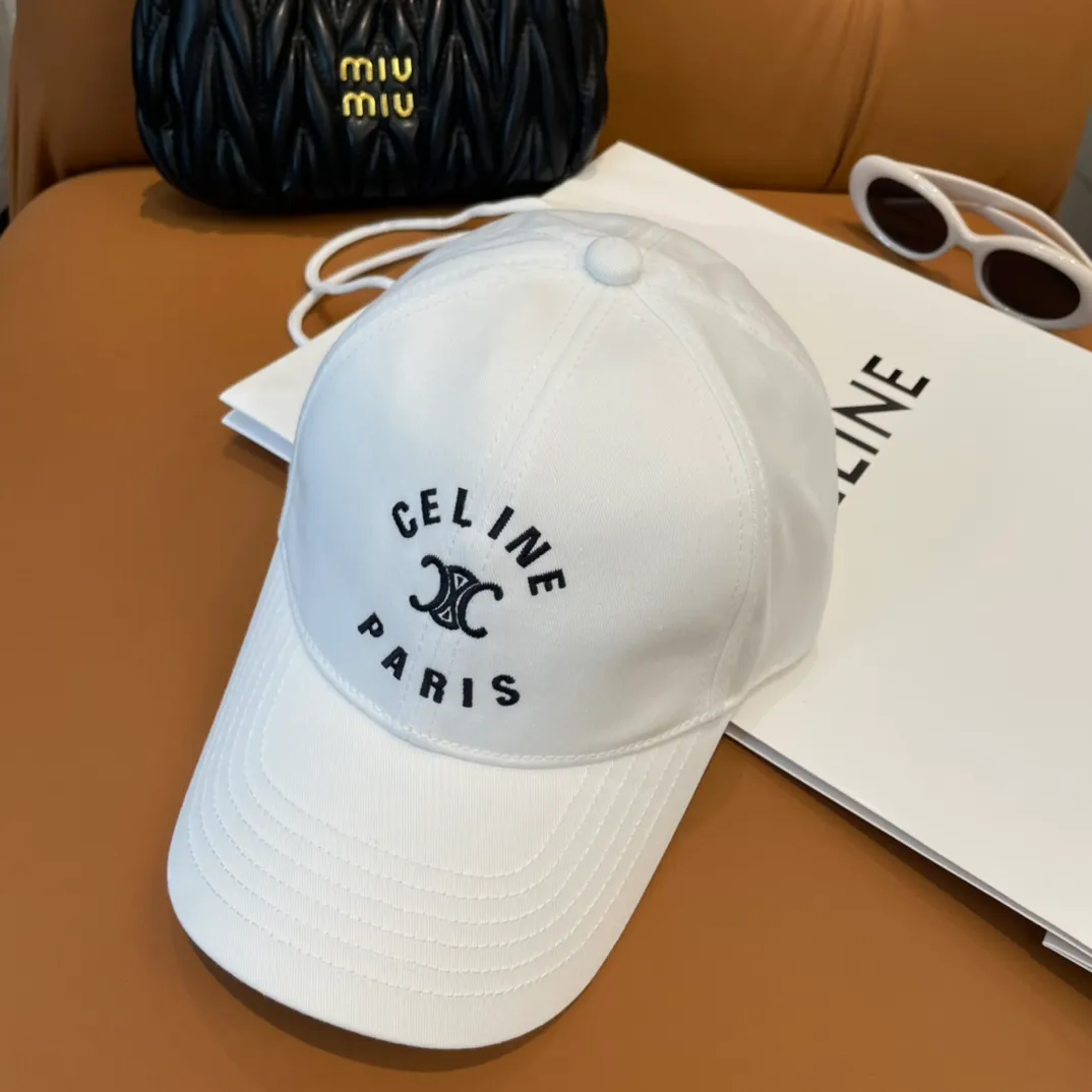 P66 popular CELINE (Celine) official website purchase version. Original 1:1 customized! The latest baseball cap with the same style as the simple letter star, fashionable and high-end workmanship! Every hat is made with care! Extraordinary quality, suitable for both men and women.    Céline's hat has a simple design, high-end color matching, delicate texture, and clean style. It is an iconic item. The letter C is the official icon of CELINE. It is deeply rooted in the brand's historical heritage, and at the same time it exudes modern elegance and a new trend of retro modernity. Simple baseball cap decorated with C logo. Self-attitude, no need to elaborate.