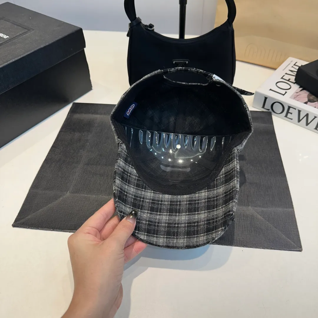 P70 CELINE new Arc de Triomphe plaid bow hardware baseball cap