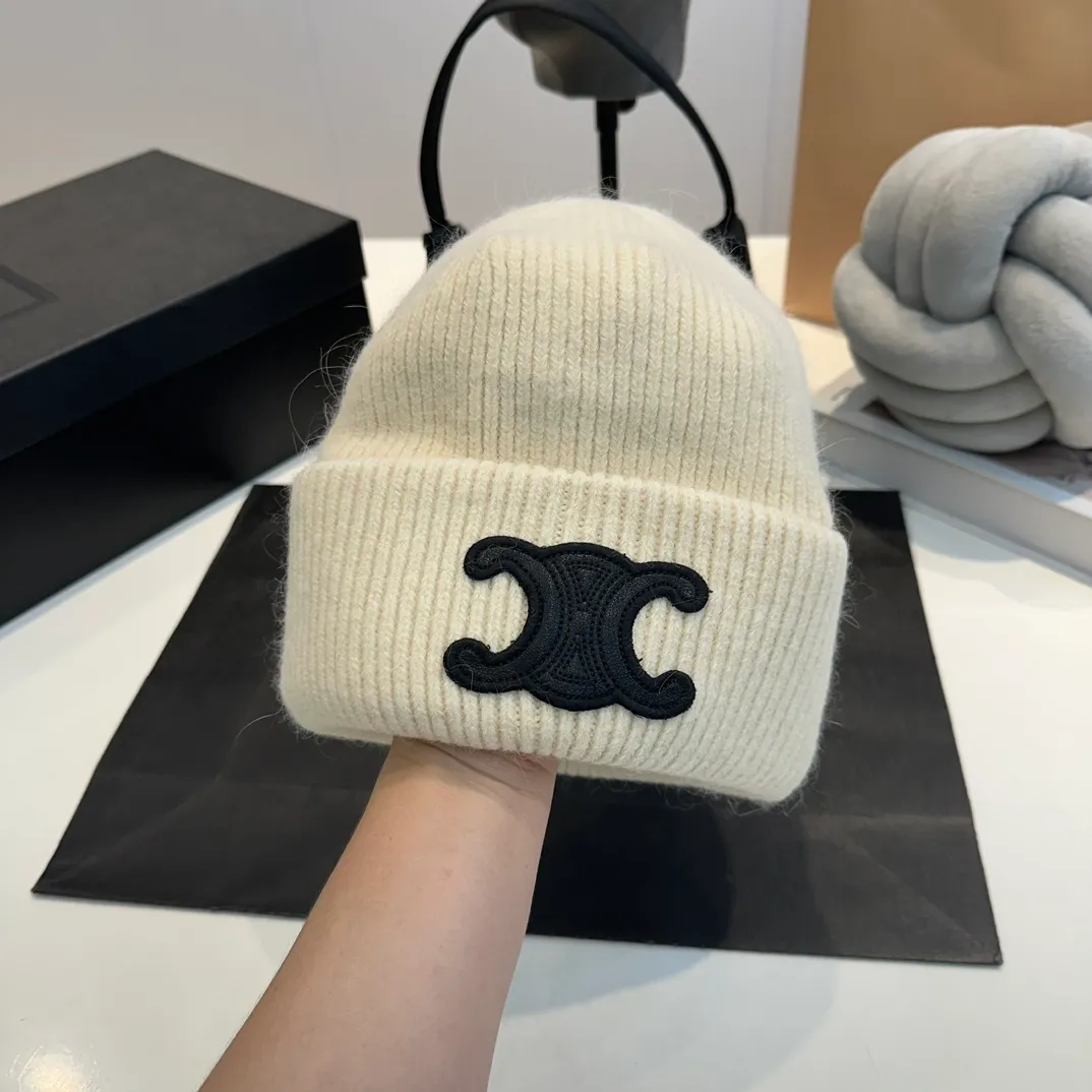 P60 CELINE 2024 autumn and winter new rabbit fur beanie, Korean style design ~ a must-have for autumn and winter wear