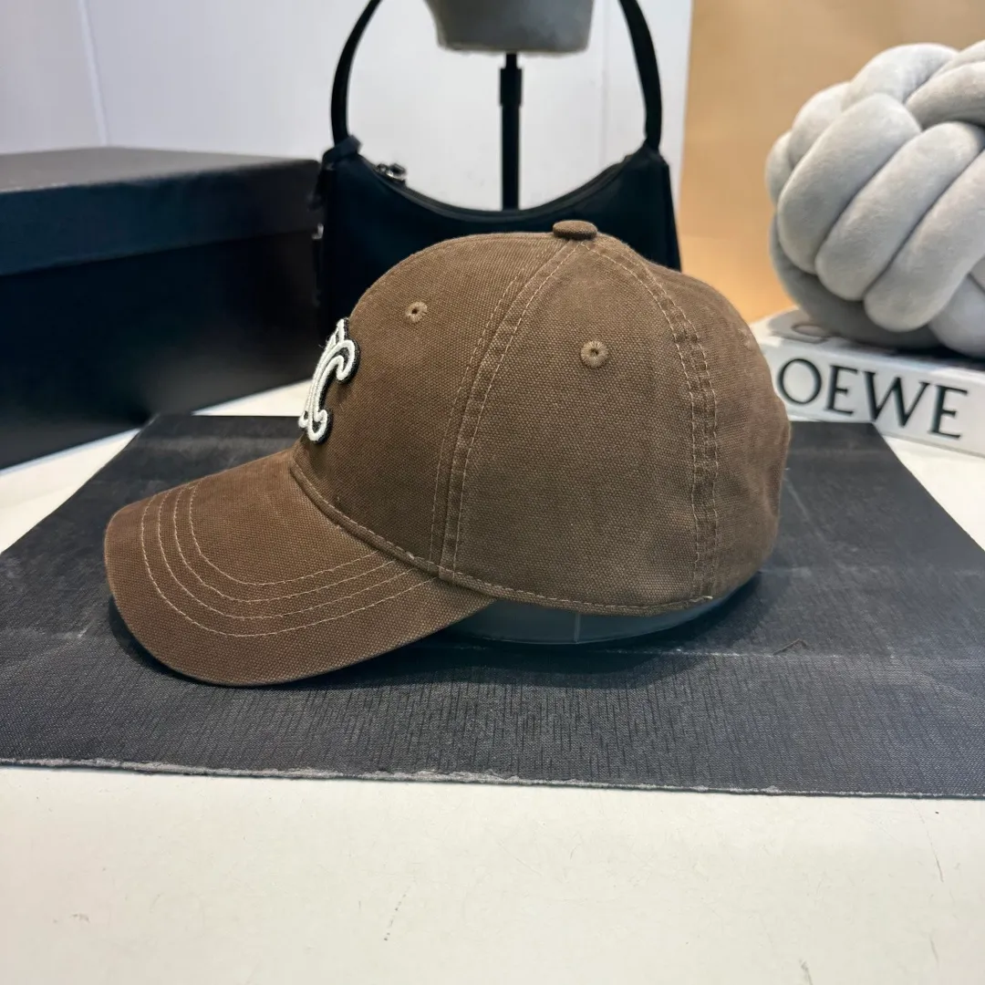 P60 CELINE new classic casual and trendy baseball cap🧢Japanese and Korean style, looks great with any combination! A must-have when traveling