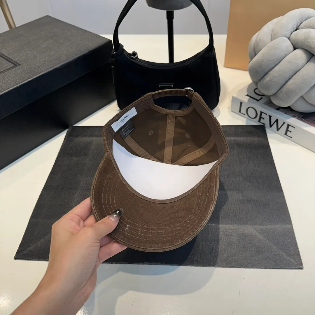 P60 CELINE new classic casual and trendy baseball cap🧢Japanese and Korean style, looks great with any combination! A must-have when traveling