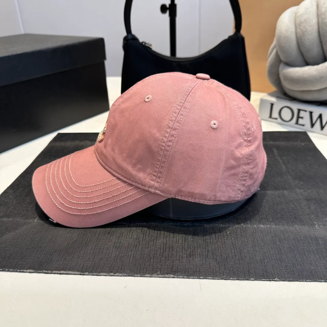 P60 CELINE's new classic casual and trendy baseball cap🧢Japanese and Korean style, looks great with any combination! A must-have when traveling