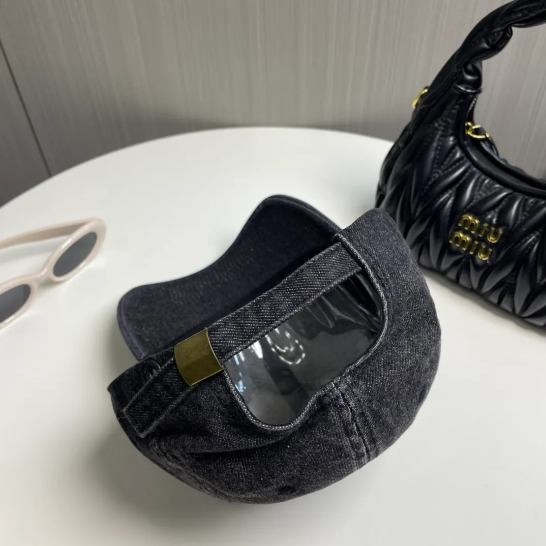 P50💛 Comes with dust bag [CELINE Celine] new denim baseball cap🧢, a must-have and easy to match when out on the street, get it now!