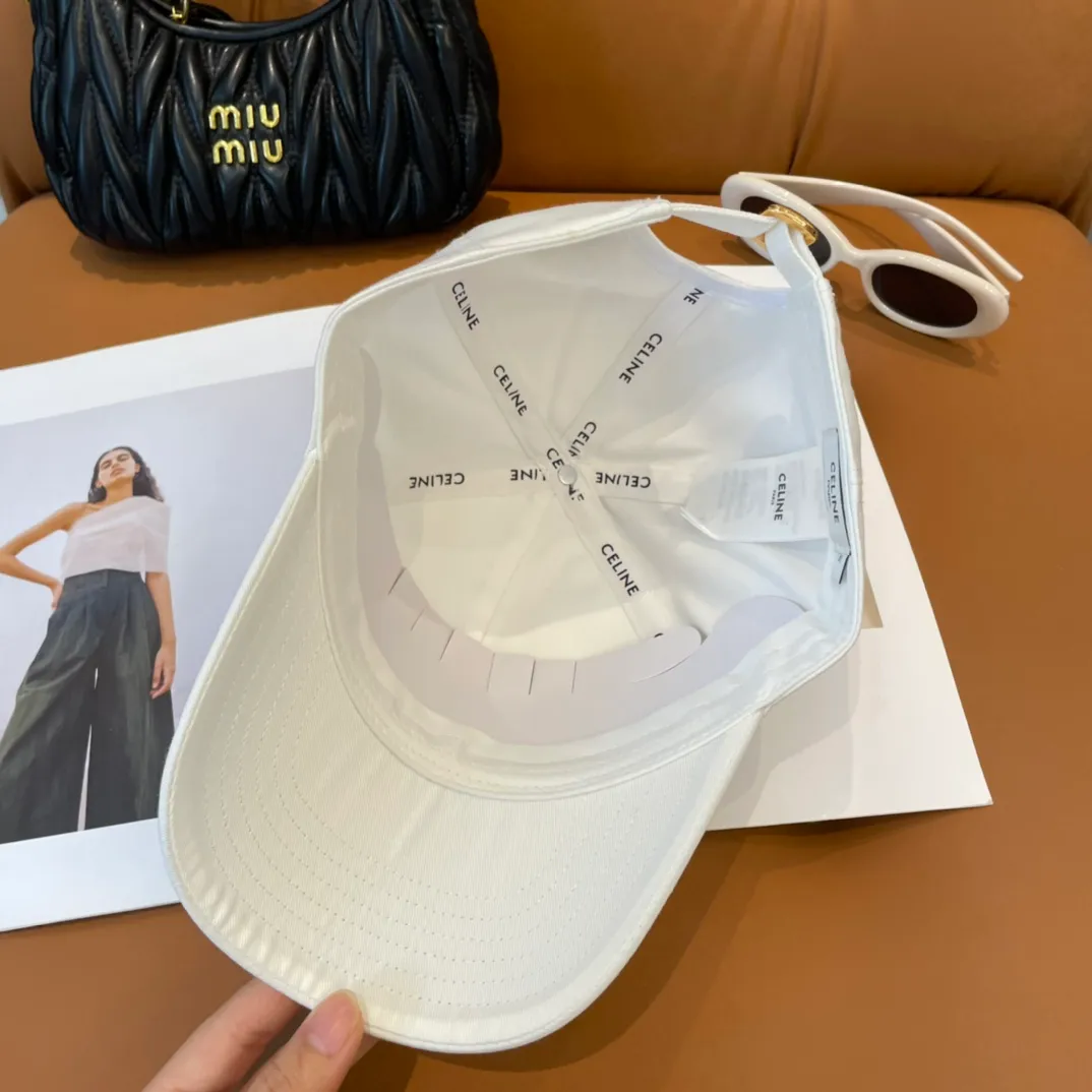 P76 popular CELINE (Celine) official website purchase version. Original 1:1 customized! The latest baseball cap with the same style as the simple letter star, fashionable and high-end workmanship! Every hat is made with care! Extraordinary quality, suitable for both men and women.    Céline's hat has a simple design, high-end color matching, delicate texture, and clean style. It is an iconic item. The letter C is the official icon of CELINE. It is deeply rooted in the brand's historical heritage, and at the same time it exudes modern elegance and a new trend of retro modernity. Simple baseball cap decorated with C logo. Self-attitude, no need to elaborate.